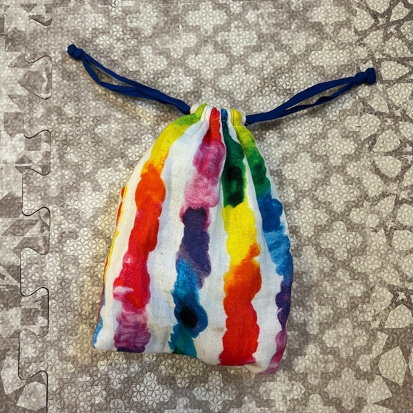 Lovevery: Threadable bead kit & Drawstring bag - Picture 3 of 5